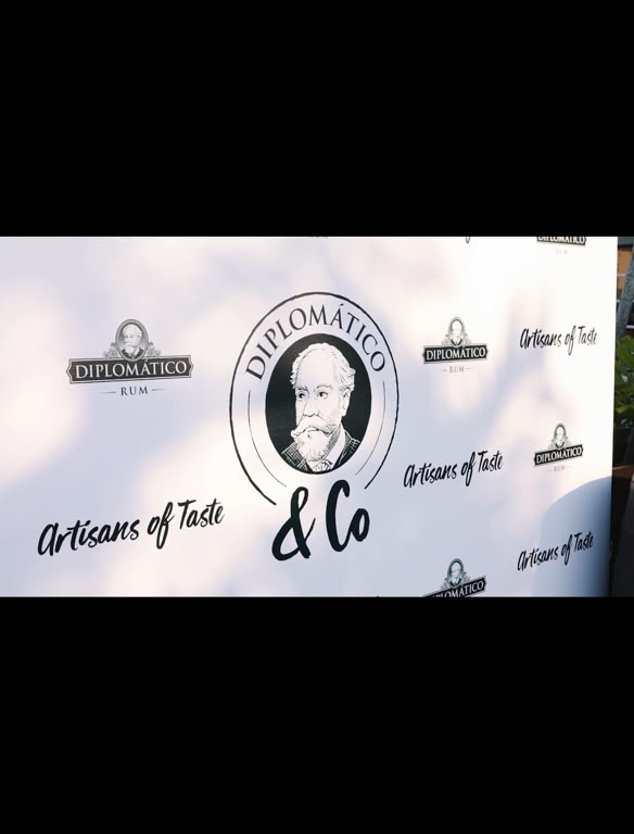 Comercial Diplomatico